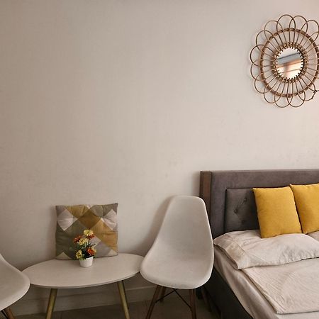 The Residences At Commonwealth By Century Properties Quezon City Exteriör bild