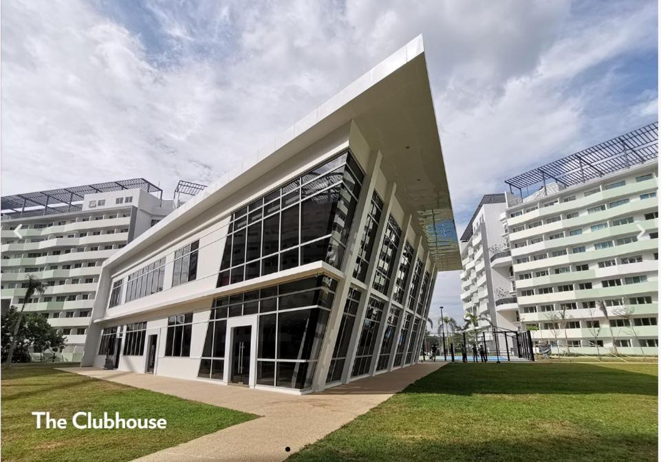 The Residences At Commonwealth By Century Properties Quezon City Exteriör bild